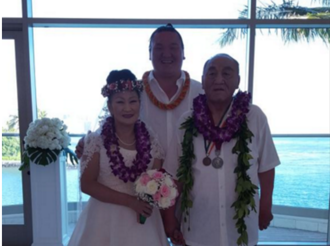 Мөөеө аваргын алтан хуримын фото